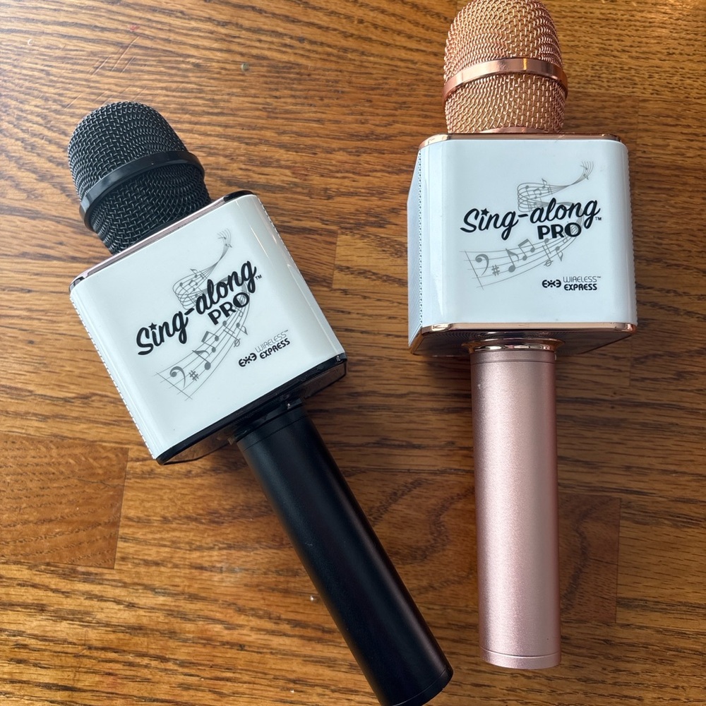 Sing-along PRO Karaoke Microphone - Black and Pink